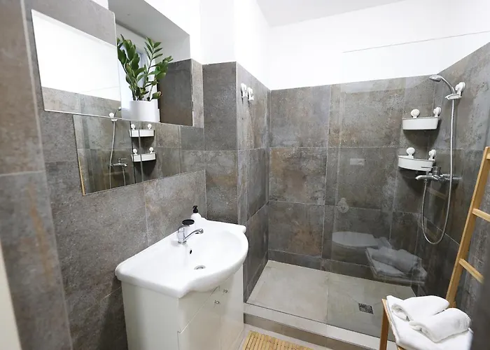 Fara No71 3 Apartment